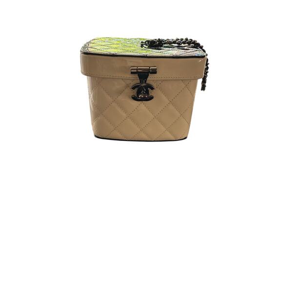 Chanel Patent Cosmetic Minaudière - Picture 1 of 10